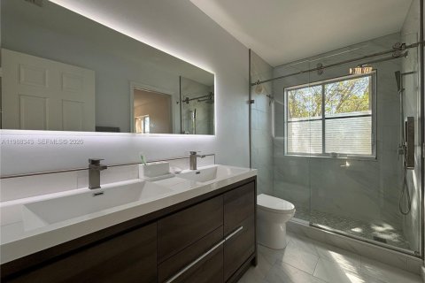 Купить виллу или дом в Уэстон, Флорида 5 спален, 248.23м2, № 2051906 - фото 11