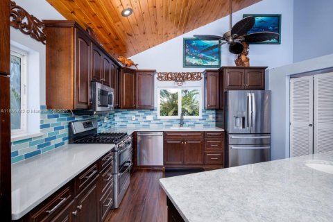 Купить виллу или дом в Марафон, Флорида 8 комнат, 299.52м2, № 1896719 - фото 13