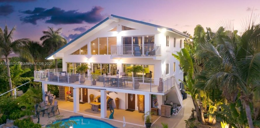 Дом в Марафон, Флорида 8 комнат, 299.52м2 № 1896719