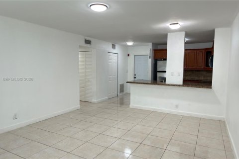 Condo in Pembroke Pines, Florida, 2 bedrooms  № 2067903 - photo 10