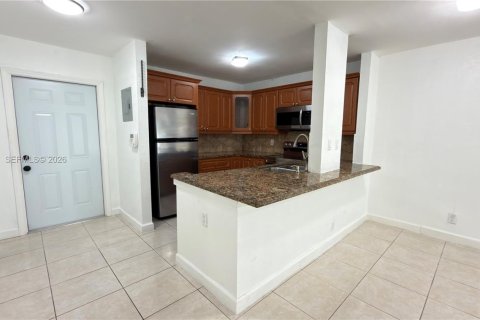 Condo in Pembroke Pines, Florida, 2 bedrooms  № 2067903 - photo 6