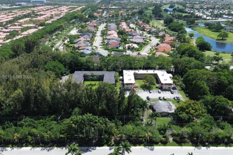 Condo in Pembroke Pines, Florida, 2 bedrooms  № 2067903 - photo 30