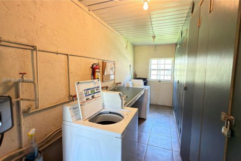 Condo in Pembroke Pines, Florida, 2 bedrooms  № 2067903 - photo 24