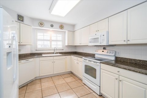Townhouse in Tampa, Florida 2 bedrooms, 153.47 sq.m. № 1515385 - photo 9