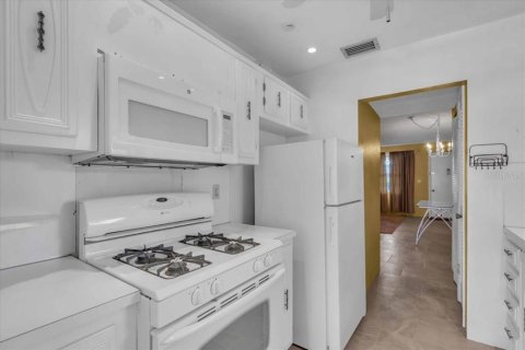 Condo in Saint Petersburg, Florida, 1 bedroom  № 1843171 - photo 10
