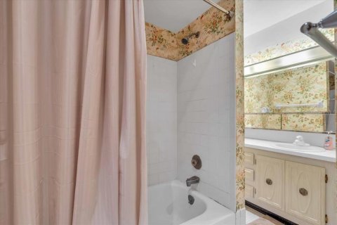 Condo in Saint Petersburg, Florida, 1 bedroom  № 1843171 - photo 17