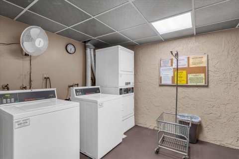Condo in Saint Petersburg, Florida, 1 bedroom  № 1843171 - photo 23