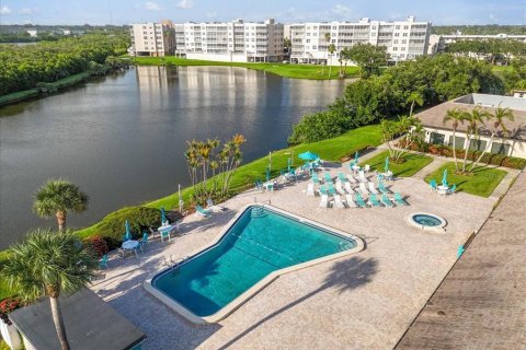 Condo in Saint Petersburg, Florida, 1 bedroom  № 1843171 - photo 4