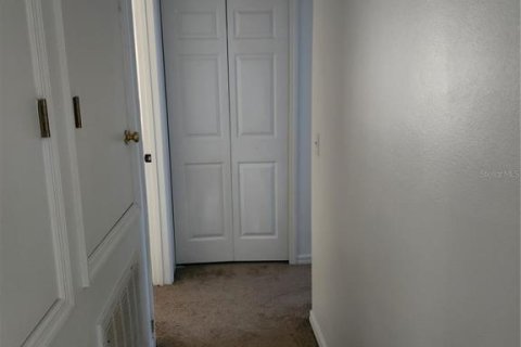 House in Deltona, Florida 5 bedrooms, 336.58 sq.m. № 2205970 - photo 6