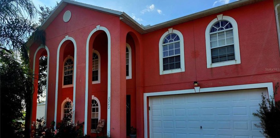 House in Deltona, Florida 5 bedrooms, 336.58 sq.m. № 2205970