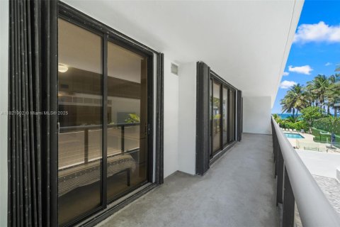 Copropriété à vendre à Surfside, Floride: 2 chambres, 140.28 m2 № 1783821 - photo 29
