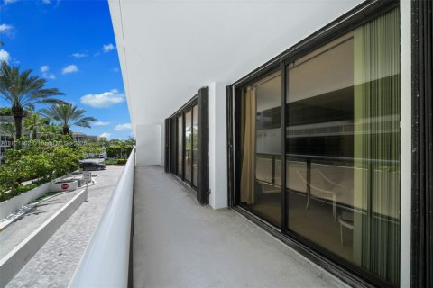 Copropriété à vendre à Surfside, Floride: 2 chambres, 140.28 m2 № 1783821 - photo 30
