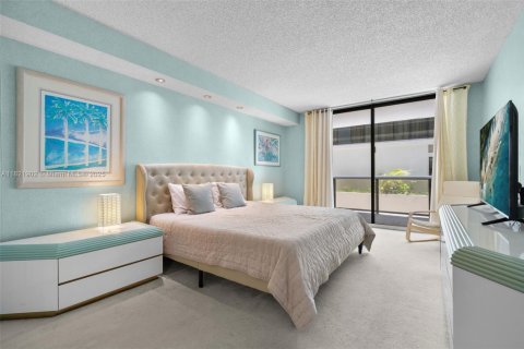 Copropriété à vendre à Surfside, Floride: 2 chambres, 140.28 m2 № 1783821 - photo 12