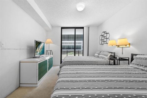 Copropriété à vendre à Surfside, Floride: 2 chambres, 140.28 m2 № 1783821 - photo 21