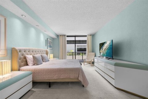 Copropriété à vendre à Surfside, Floride: 2 chambres, 140.28 m2 № 1783821 - photo 11
