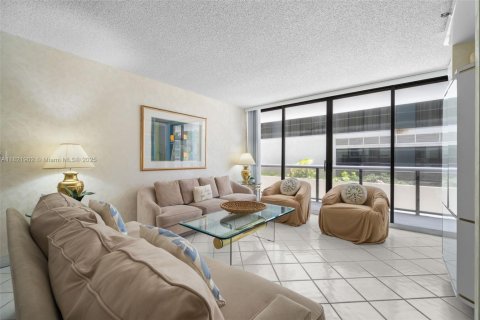Copropriété à vendre à Surfside, Floride: 2 chambres, 140.28 m2 № 1783821 - photo 4