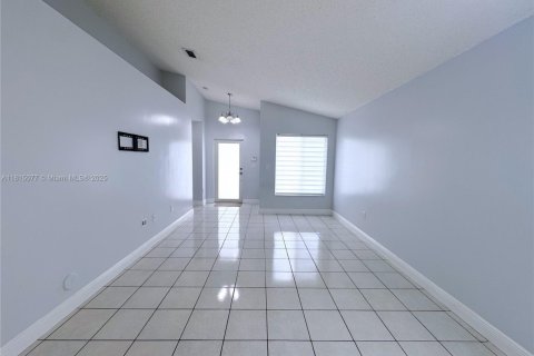 Casa en venta en Miami, Florida, 3 dormitorios, 115.66 m2 № 1766398 - foto 7