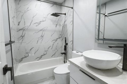 Casa en venta en Miami, Florida, 3 dormitorios, 115.66 m2 № 1766398 - foto 16
