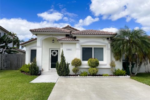 Casa en venta en Miami, Florida, 3 dormitorios, 115.66 m2 № 1766398 - foto 1
