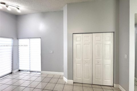 Casa en venta en Miami, Florida, 3 dormitorios, 115.66 m2 № 1766398 - foto 13