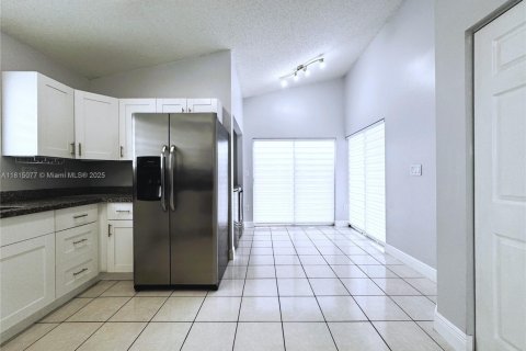 Casa en venta en Miami, Florida, 3 dormitorios, 115.66 m2 № 1766398 - foto 11