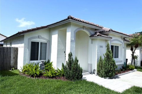 Casa en venta en Miami, Florida, 3 dormitorios, 115.66 m2 № 1766398 - foto 2