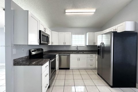 Casa en venta en Miami, Florida, 3 dormitorios, 115.66 m2 № 1766398 - foto 10