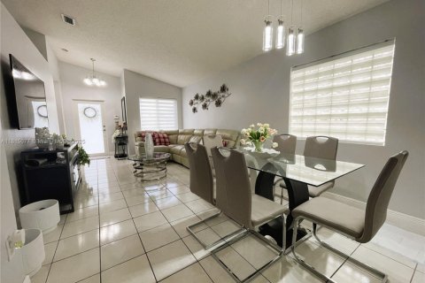 Casa en venta en Miami, Florida, 3 dormitorios, 115.66 m2 № 1766398 - foto 30