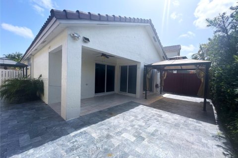 Casa en venta en Miami, Florida, 3 dormitorios, 115.66 m2 № 1766398 - foto 26