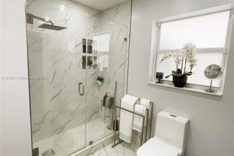 Casa en venta en Miami, Florida, 3 dormitorios, 115.66 m2 № 1766398 - foto 24