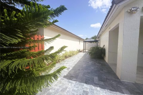 Casa en venta en Miami, Florida, 3 dormitorios, 115.66 m2 № 1766398 - foto 29