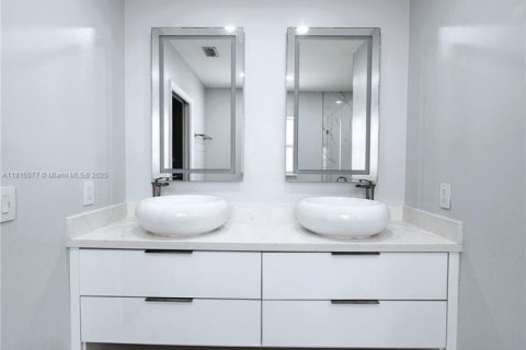 Casa en venta en Miami, Florida, 3 dormitorios, 115.66 m2 № 1766398 - foto 19