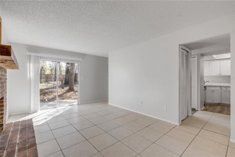 Casa en venta en Apopka, Florida, 3 dormitorios, 118.17 m2 № 2122870 - foto 4