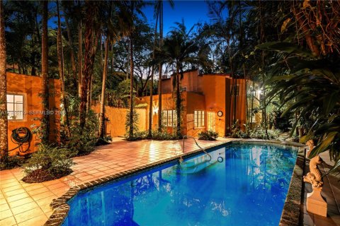 House in Coral Gables, Florida 7 bedrooms, 515.89 sq.m. № 2003034 - photo 6