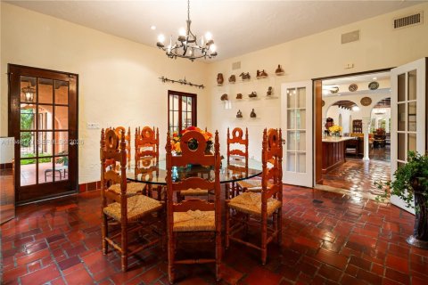 House in Coral Gables, Florida 7 bedrooms, 515.89 sq.m. № 2003034 - photo 9