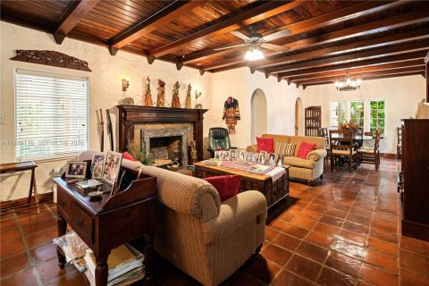 House in Coral Gables, Florida 7 bedrooms, 515.89 sq.m. № 2003034 - photo 17