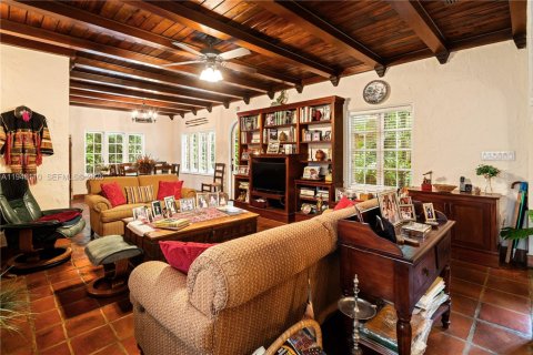 House in Coral Gables, Florida 7 bedrooms, 515.89 sq.m. № 2003034 - photo 18