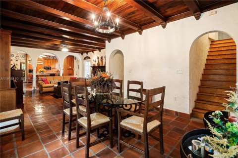 House in Coral Gables, Florida 7 bedrooms, 515.89 sq.m. № 2003034 - photo 24