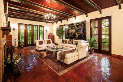 House in Coral Gables, Florida 7 bedrooms, 515.89 sq.m. № 2003034 - photo 7