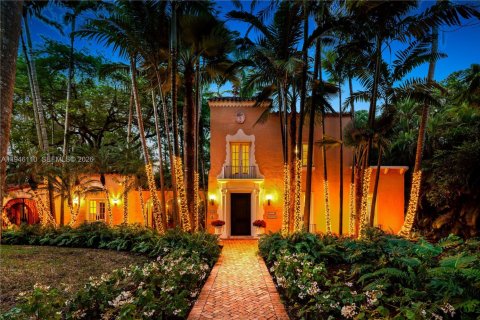 House in Coral Gables, Florida 7 bedrooms, 515.89 sq.m. № 2003034