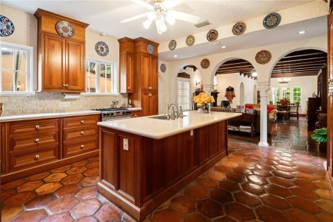 House in Coral Gables, Florida 7 bedrooms, 515.89 sq.m. № 2003034 - photo 19