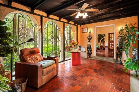 House in Coral Gables, Florida 7 bedrooms, 515.89 sq.m. № 2003034 - photo 14