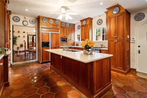 House in Coral Gables, Florida 7 bedrooms, 515.89 sq.m. № 2003034 - photo 20