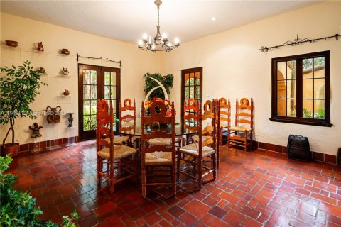 House in Coral Gables, Florida 7 bedrooms, 515.89 sq.m. № 2003034 - photo 8