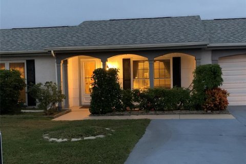 Villa ou maison à Holiday, Floride 2 chambres, 83.61 m2 № 2367511