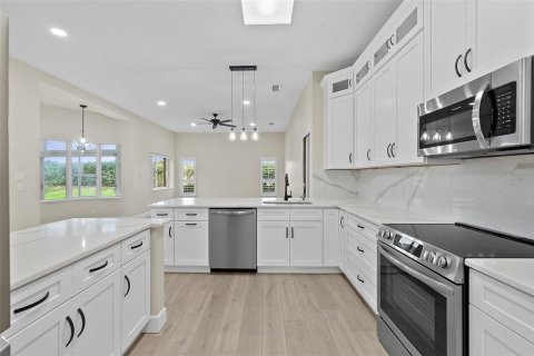 House in Ormond Beach, Florida 3 bedrooms, 247.49 sq.m. № 1773463 - photo 16
