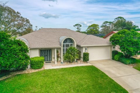 House in Ormond Beach, Florida 3 bedrooms, 247.49 sq.m. № 1773463 - photo 1