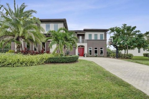 Снять в аренду виллу или дом в Дейви, Флорида 5 спален, 375.7м2, № 2016178 - фото 2