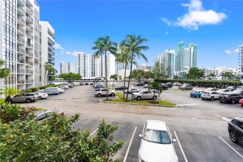 Copropriété à louer à Hallandale Beach, Floride: 1 chambre, 99.87 m2 № 1939139 - photo 24