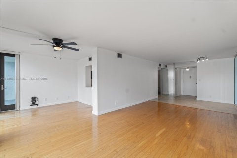 Copropriété à louer à Hallandale Beach, Floride: 1 chambre, 99.87 m2 № 1939139 - photo 7